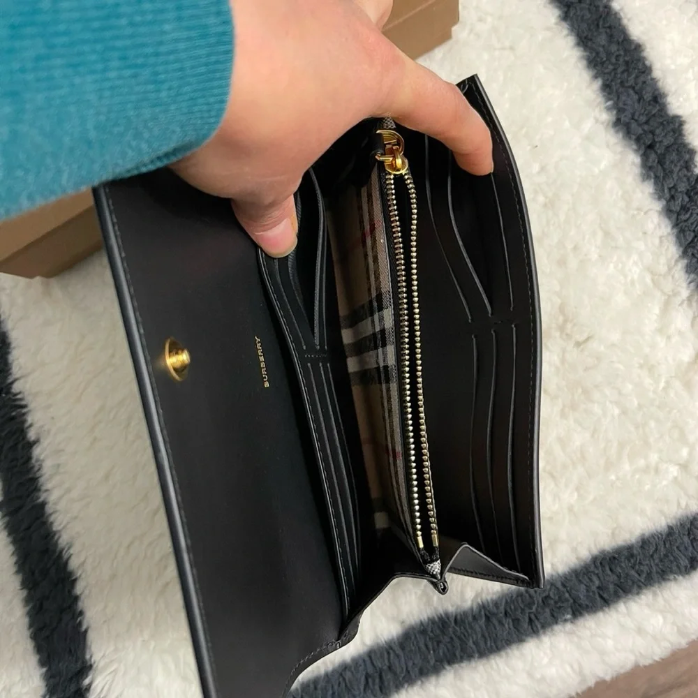 Brand New in box Beautiful BURBERRY Ladies Wallet !!! - Picture 4 of 11